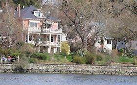 Lipton Place By Elegant Waterfront